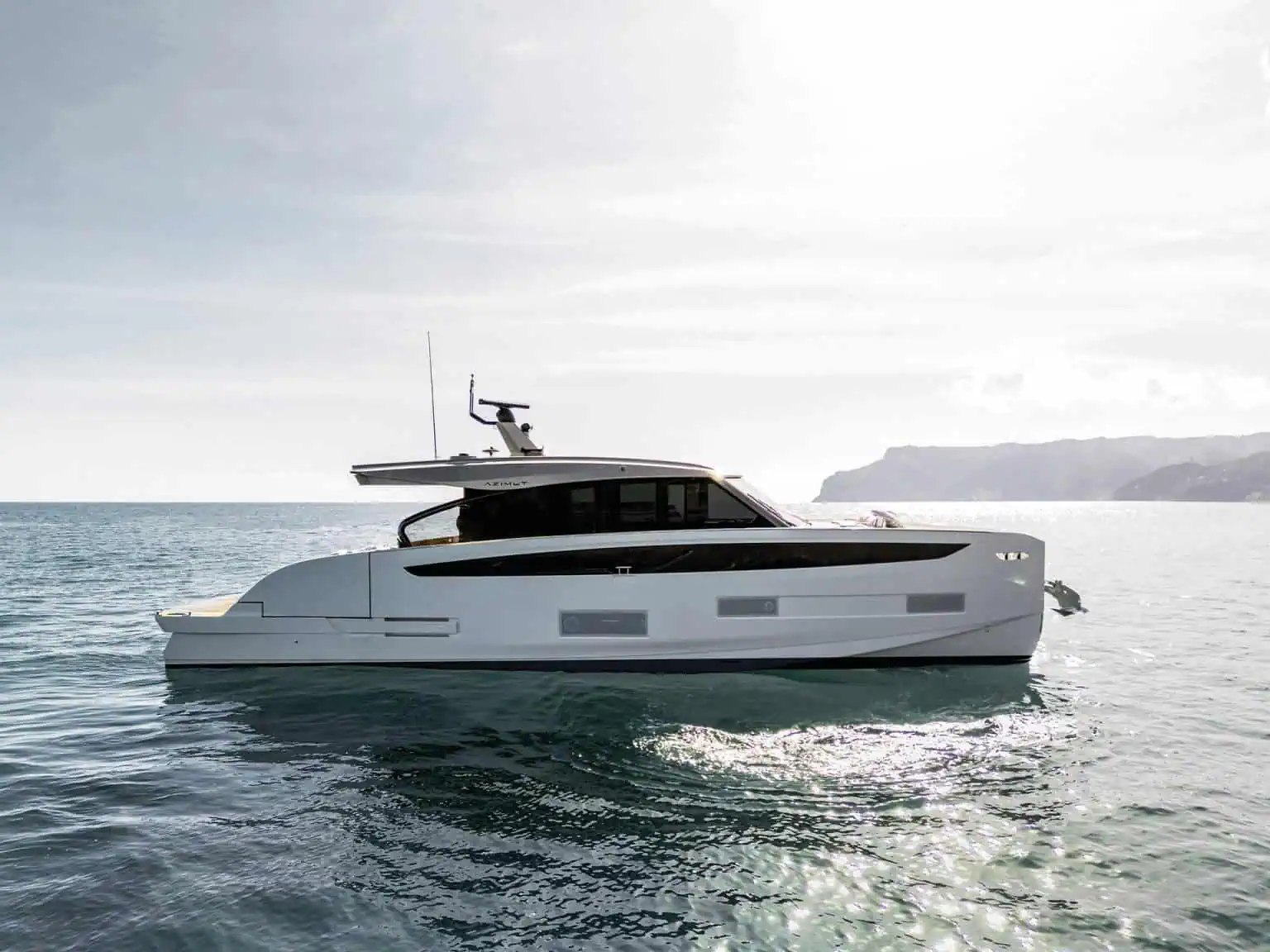 Azimut launches Seadeck 6, the first low-emission yacht, at Venice Boat Show 2024, featuring sustainable design, advanced technology, and luxury for eco-conscious boating.