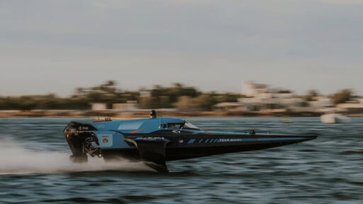 E1 Team Miami, powered by Magnus, partners with Azimut Yachts for the inaugural UIM E1 World Championship season, promoting sustainability and innovation in electric powerboat racing.