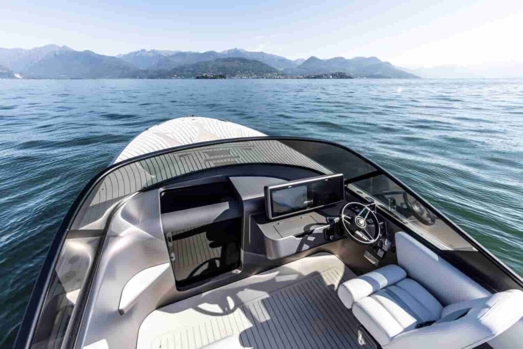 Modena, July 3, 2024 – Maserati partners with Vita Power to introduce TRIDENTE, a luxury all-electric powerboat, extending Maserati’s electrification strategy into the marine environment.