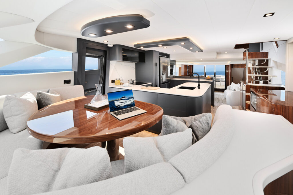 The Horizon E75 Skylounge combines luxury and powerful performance, featuring sleek design, a refined interior, and spacious outdoor areas, perfect for discerning yacht owners.