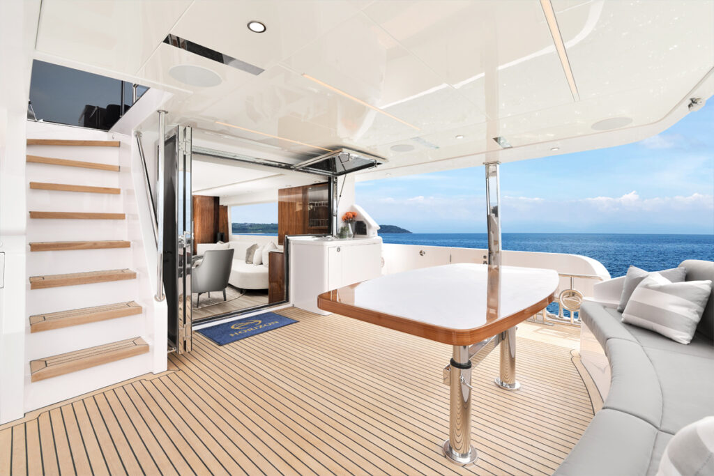 The Horizon E75 Skylounge combines luxury and powerful performance, featuring sleek design, a refined interior, and spacious outdoor areas, perfect for discerning yacht owners.