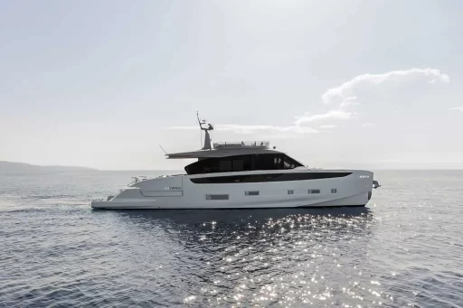 Azimut's Seadeck 7, the first full-hybrid yacht under 24 meters, wins the 2024 Design Innovation Award for its sustainable design and innovative hybrid power integration.