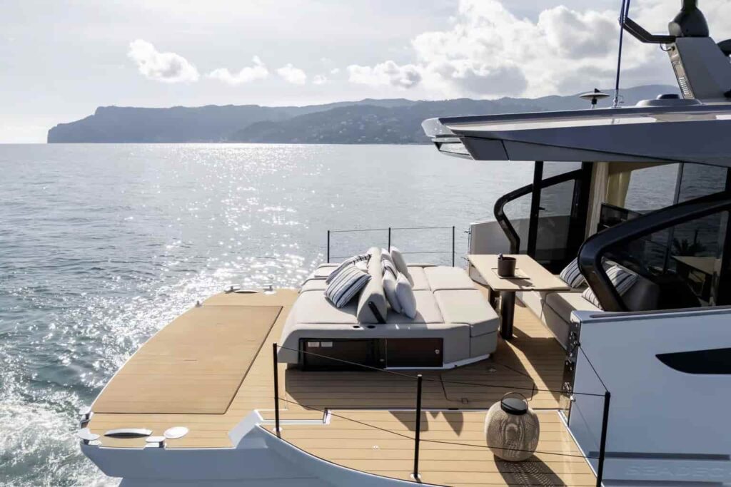 Azimut debuts the innovative Seadeck 6 hybrid yacht at the 2024 Fort Lauderdale International Boat Show, showcasing sustainability and luxury alongside a fleet of 20 yachts.