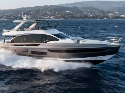 Azimut’s Fly 72 wins the 2025 Miami Innovation Award for its groundbreaking design, redefining luxury and performance in the cabin cruiser and motor yacht category.